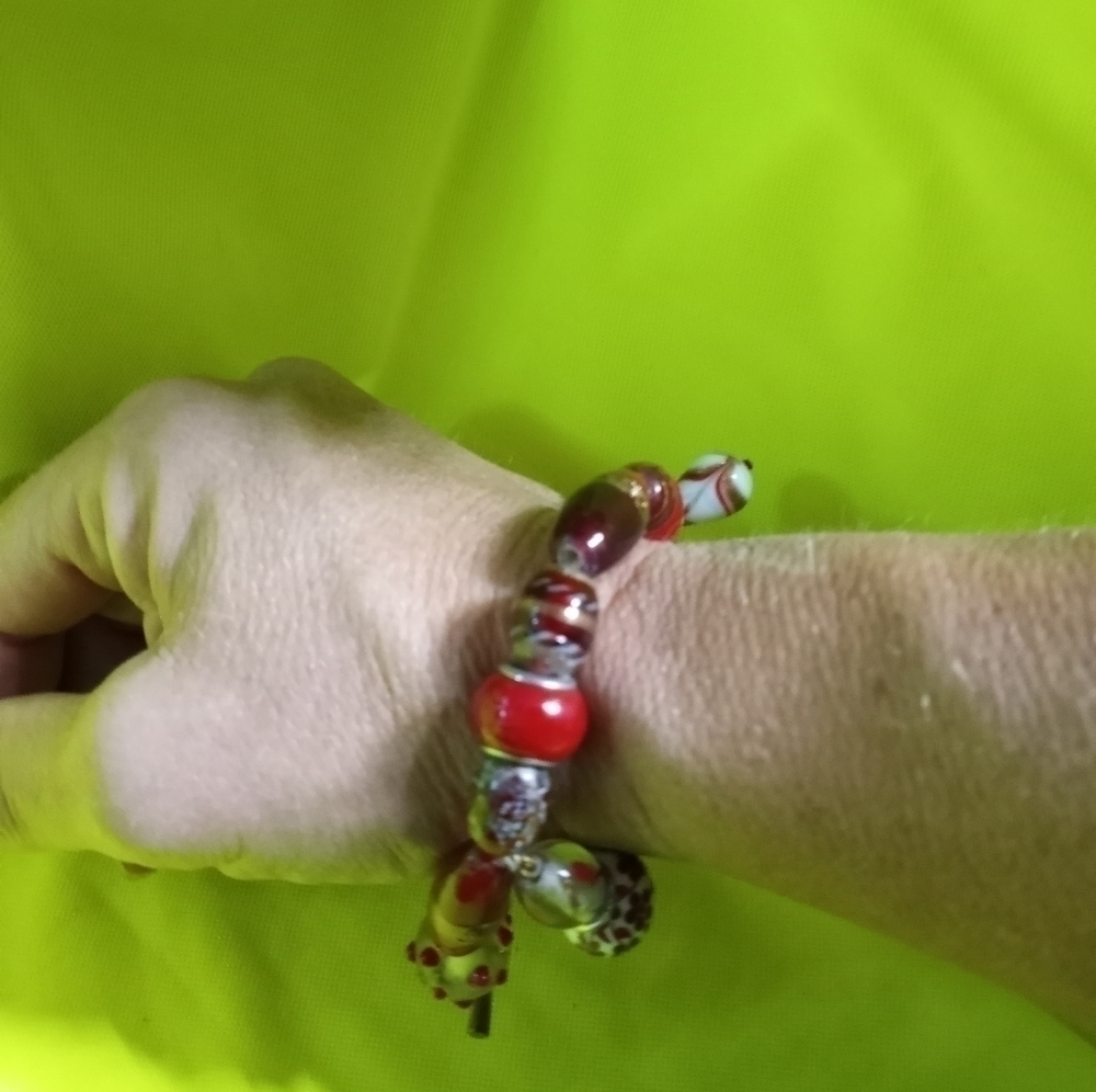 Goldtone red beaded toggle glass Bracelet